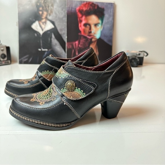 Spring Step L’Artiste ankle shoe with design Velcro strap and white stitching - Picture 1 of 8